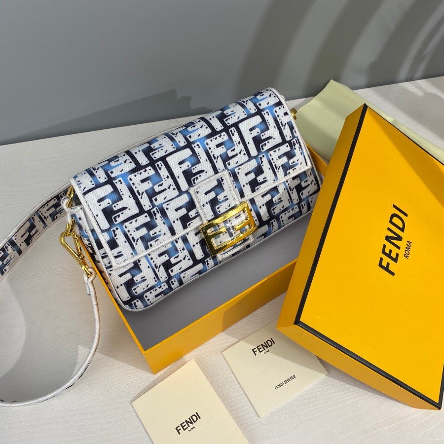 スーパーコピー代引き対応 fendi フェンディ バッグ 実物の写真 N品後払い国内発送送料無料安全必ず届く信用できるサイト