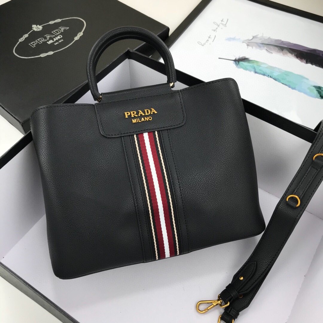 送料無料 Prada プラダ  ショルダーバッグ メンズ/レディース 実物の写真 スーパーコピーバッグN品代引き対応国内発送後払い安全必ず届く信用できるサイト