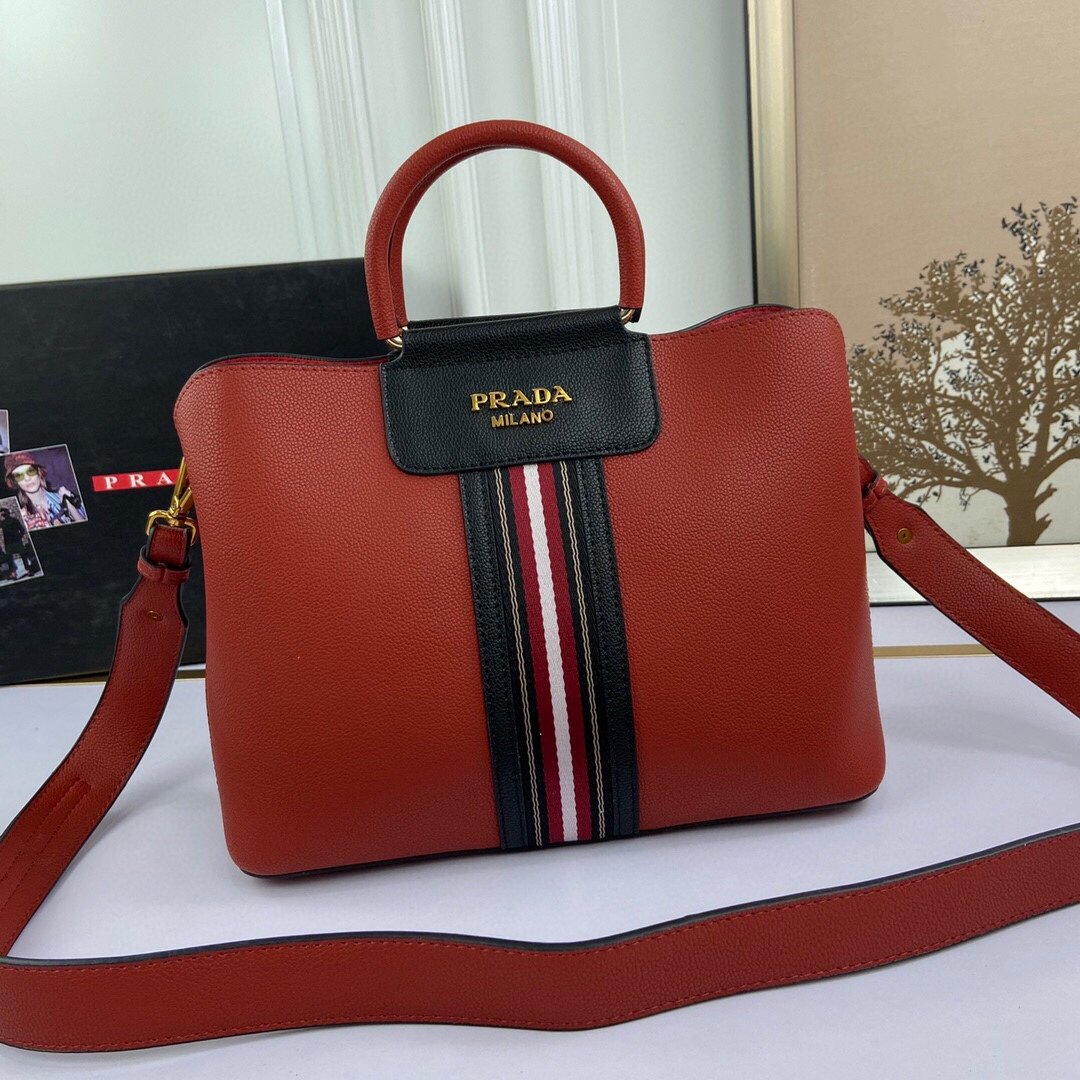 送料無料 Prada プラダ  ショルダーバッグ メンズ/レディース 実物の写真 スーパーコピーバッグN品代引き対応国内発送後払い安全必ず届く信用できるサイト