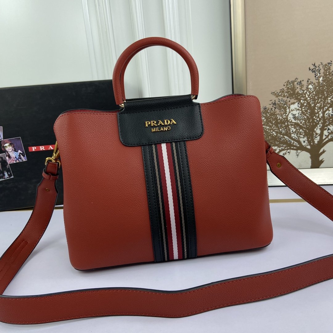 送料無料 Prada プラダ  ショルダーバッグ メンズ/レディース 実物の写真 スーパーコピーバッグN品代引き対応国内発送後払い安全必ず届く信用できるサイト