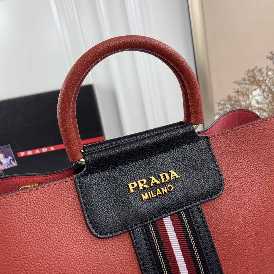 送料無料 Prada プラダ  ショルダーバッグ メンズ/レディース 実物の写真 スーパーコピーバッグN品代引き対応国内発送後払い安全必ず届く信用できるサイト