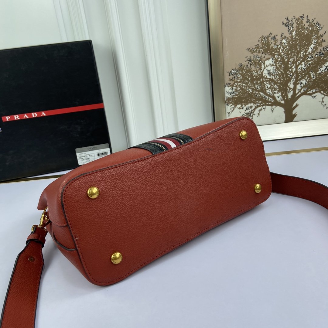 送料無料 Prada プラダ  ショルダーバッグ メンズ/レディース 実物の写真 スーパーコピーバッグN品代引き対応国内発送後払い安全必ず届く信用できるサイト