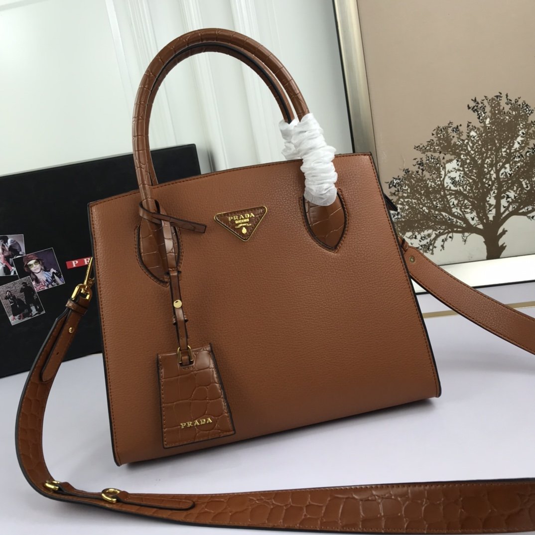 送料無料 Prada プラダ  バッグ 実物の写真 スーパーコピーバッグN品代引き対応国内発送後払い安全必ず届く信用できるサイト