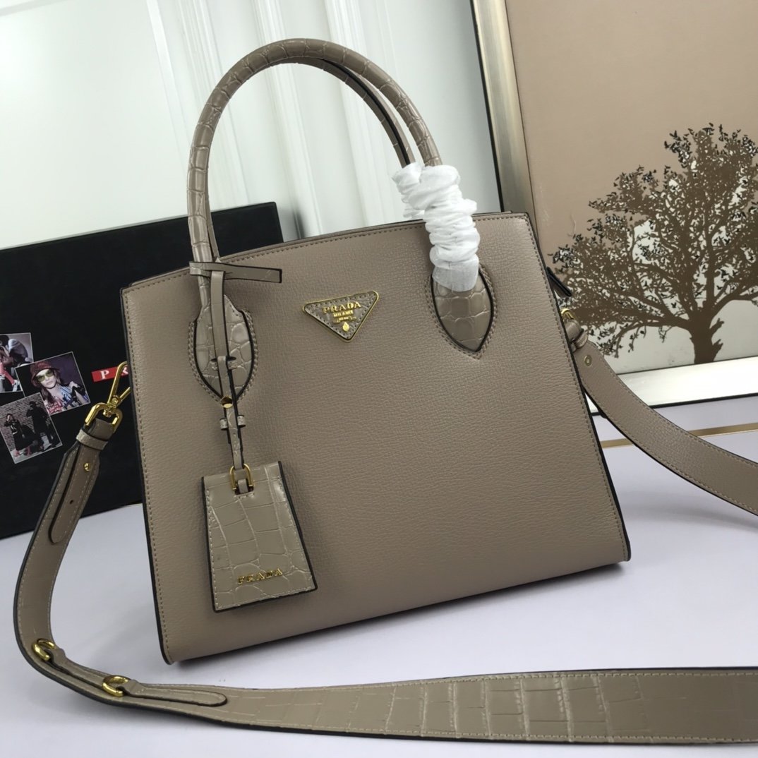 送料無料 Prada プラダ  バッグ 実物の写真 スーパーコピーバッグN品代引き対応国内発送後払い安全必ず届く信用できるサイト