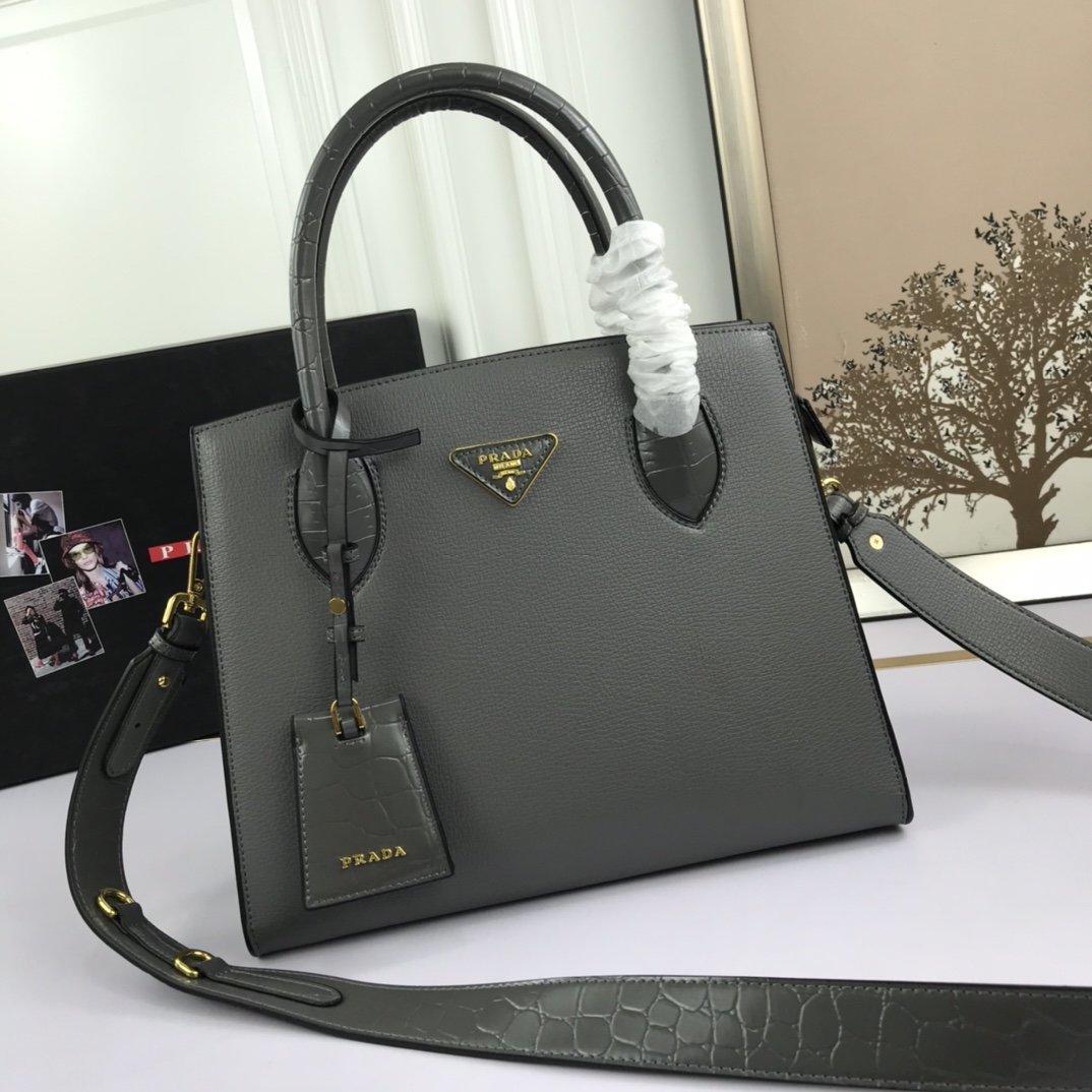 送料無料 Prada プラダ  バッグ 実物の写真 スーパーコピーバッグN品代引き対応国内発送後払い安全必ず届く信用できるサイト