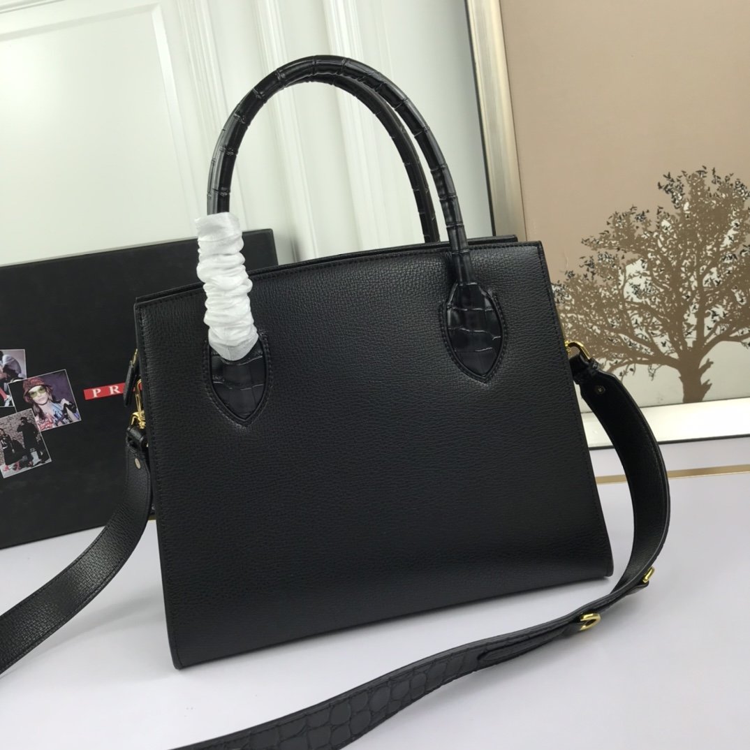 送料無料 Prada プラダ  バッグ 実物の写真 スーパーコピーバッグN品代引き対応国内発送後払い安全必ず届く信用できるサイト