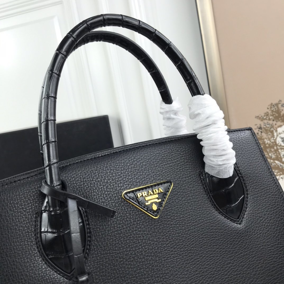 送料無料 Prada プラダ  バッグ 実物の写真 スーパーコピーバッグN品代引き対応国内発送後払い安全必ず届く信用できるサイト