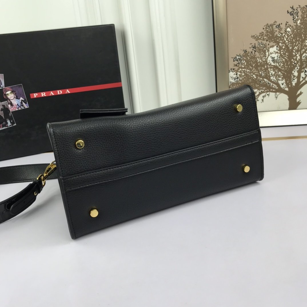 送料無料 Prada プラダ  バッグ 実物の写真 スーパーコピーバッグN品代引き対応国内発送後払い安全必ず届く信用できるサイト