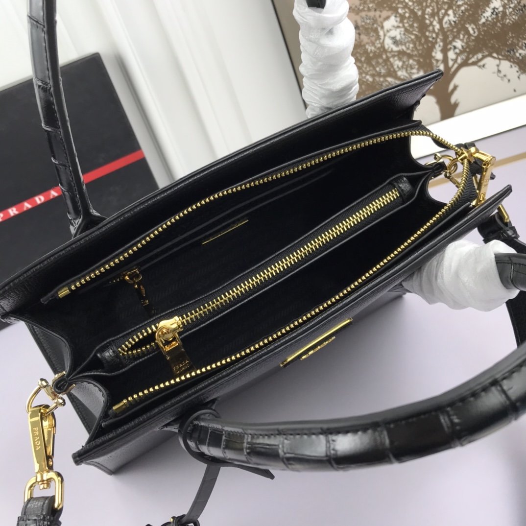 送料無料 Prada プラダ  バッグ 実物の写真 スーパーコピーバッグN品代引き対応国内発送後払い安全必ず届く信用できるサイト