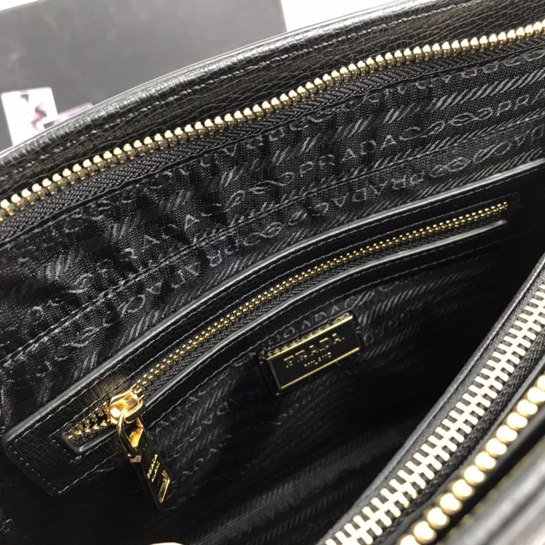 送料無料 Prada プラダ  バッグ 実物の写真 スーパーコピーバッグN品代引き対応国内発送後払い安全必ず届く信用できるサイト