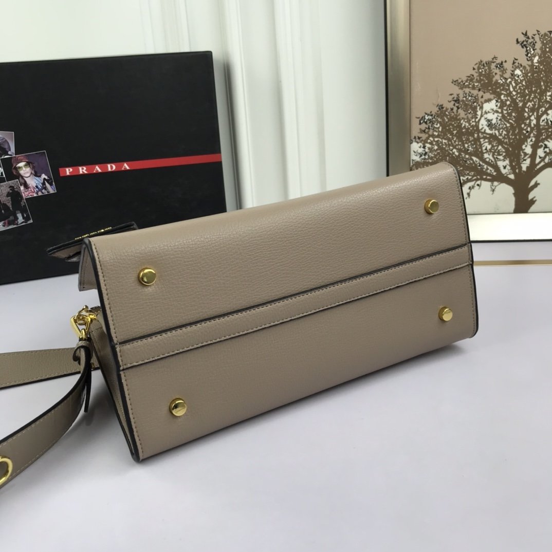 送料無料 Prada プラダ  バッグ 実物の写真 スーパーコピーバッグN品代引き対応国内発送後払い安全必ず届く信用できるサイト