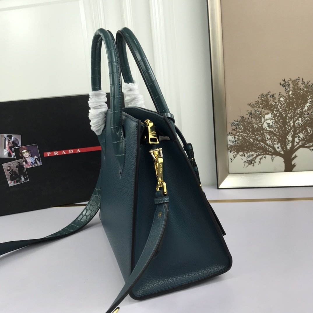 送料無料 Prada プラダ  バッグ 実物の写真 スーパーコピーバッグN品代引き対応国内発送後払い安全必ず届く信用できるサイト