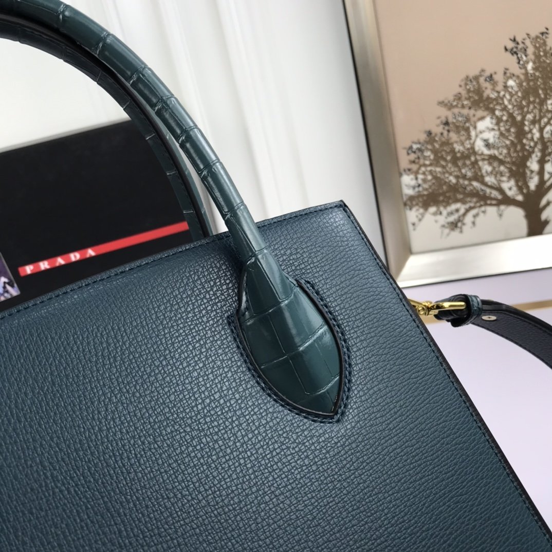 送料無料 Prada プラダ  バッグ 実物の写真 スーパーコピーバッグN品代引き対応国内発送後払い安全必ず届く信用できるサイト