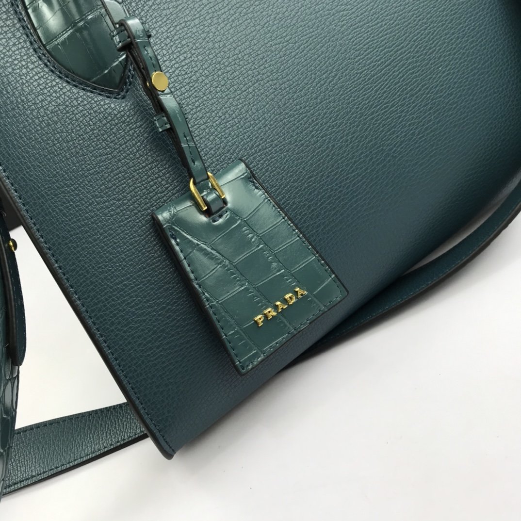 送料無料 Prada プラダ  バッグ 実物の写真 スーパーコピーバッグN品代引き対応国内発送後払い安全必ず届く信用できるサイト