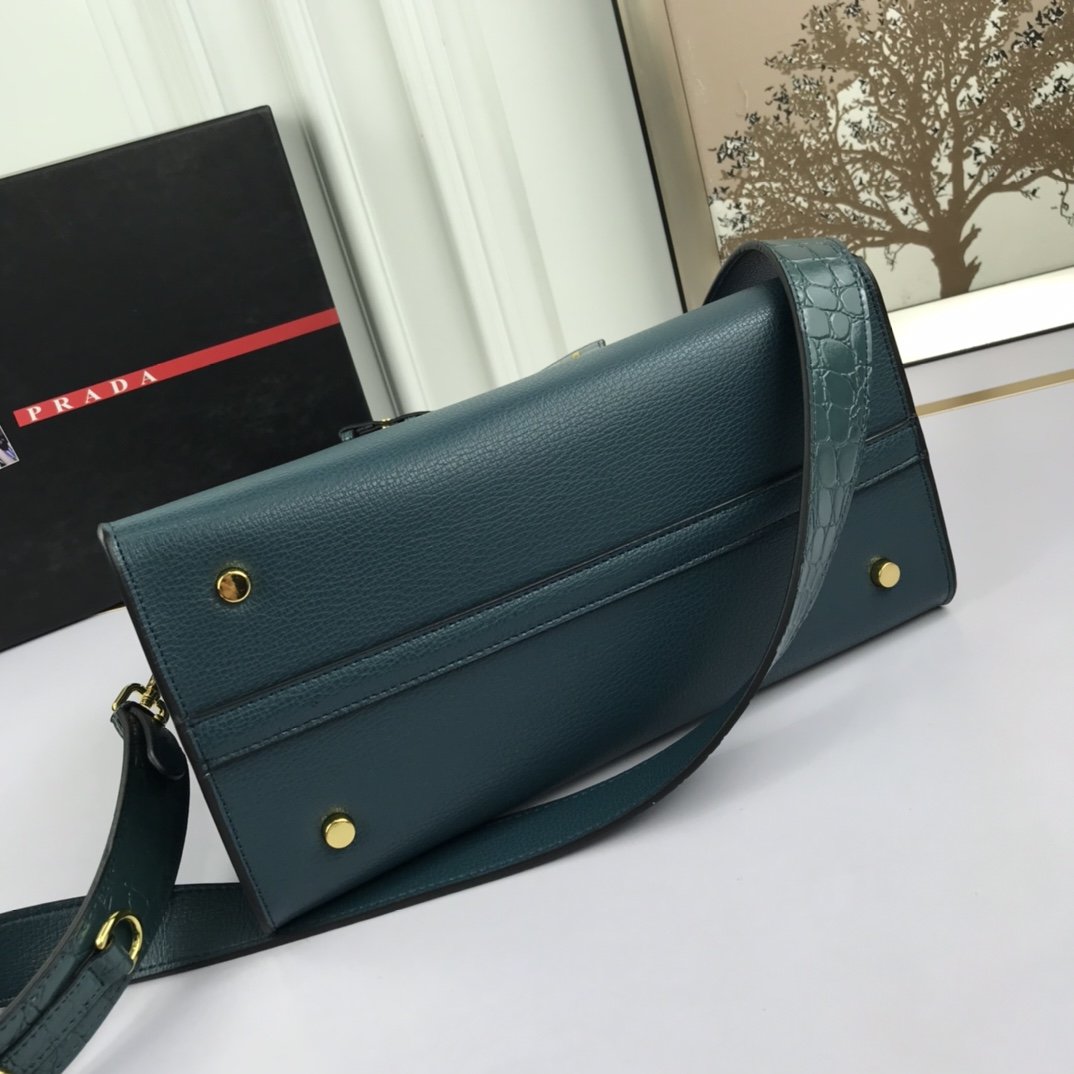 送料無料 Prada プラダ  バッグ 実物の写真 スーパーコピーバッグN品代引き対応国内発送後払い安全必ず届く信用できるサイト