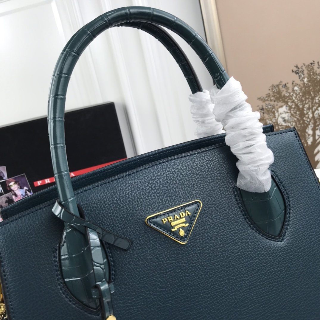 送料無料 Prada プラダ  バッグ 実物の写真 スーパーコピーバッグN品代引き対応国内発送後払い安全必ず届く信用できるサイト