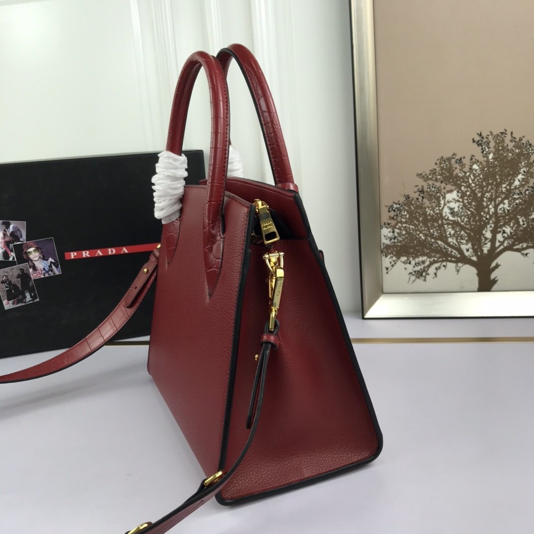 送料無料 Prada プラダ  バッグ 実物の写真 スーパーコピーバッグN品代引き対応国内発送後払い安全必ず届く信用できるサイト