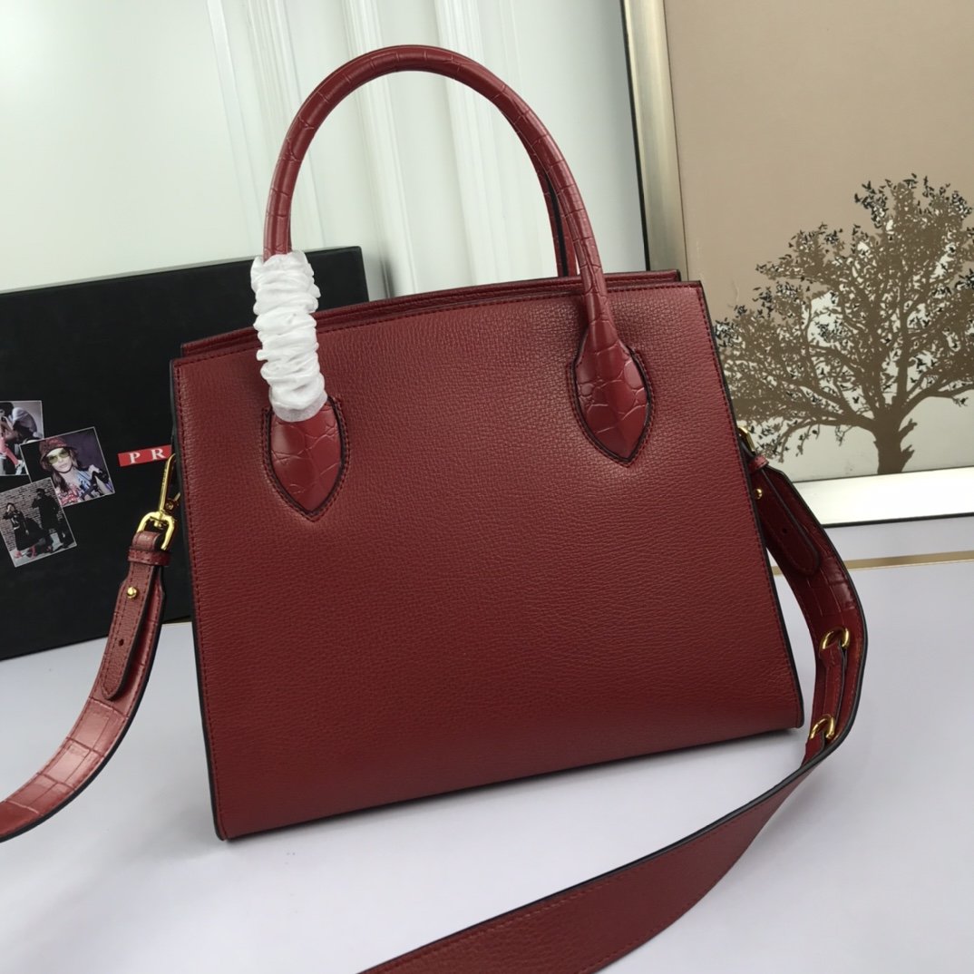 送料無料 Prada プラダ  バッグ 実物の写真 スーパーコピーバッグN品代引き対応国内発送後払い安全必ず届く信用できるサイト