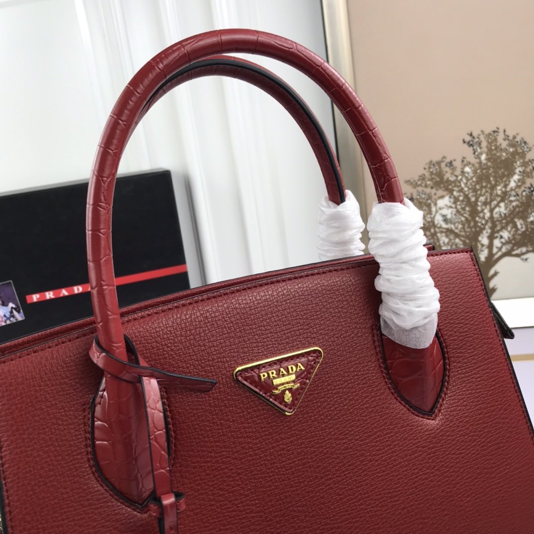 送料無料 Prada プラダ  バッグ 実物の写真 スーパーコピーバッグN品代引き対応国内発送後払い安全必ず届く信用できるサイト