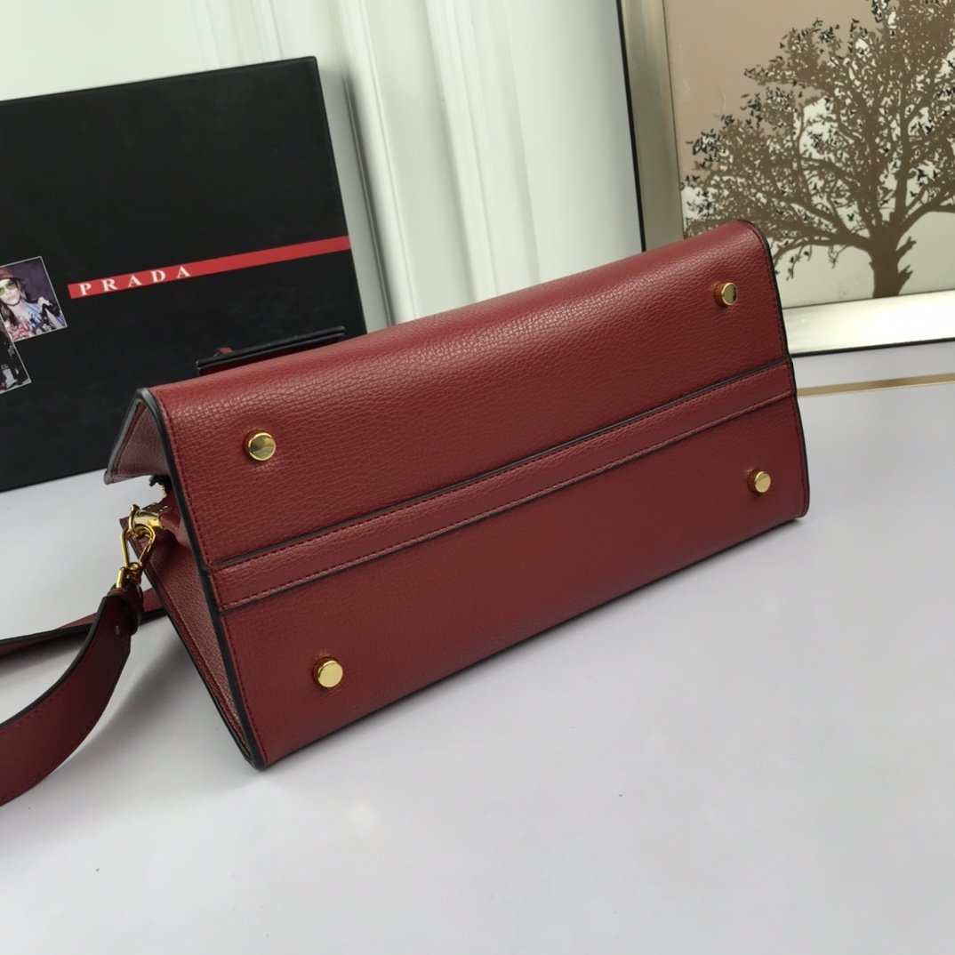 送料無料 Prada プラダ  バッグ 実物の写真 スーパーコピーバッグN品代引き対応国内発送後払い安全必ず届く信用できるサイト