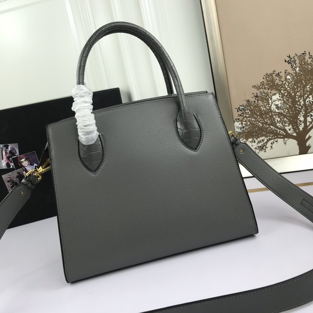 送料無料 Prada プラダ  バッグ 実物の写真 スーパーコピーバッグN品代引き対応国内発送後払い安全必ず届く信用できるサイト