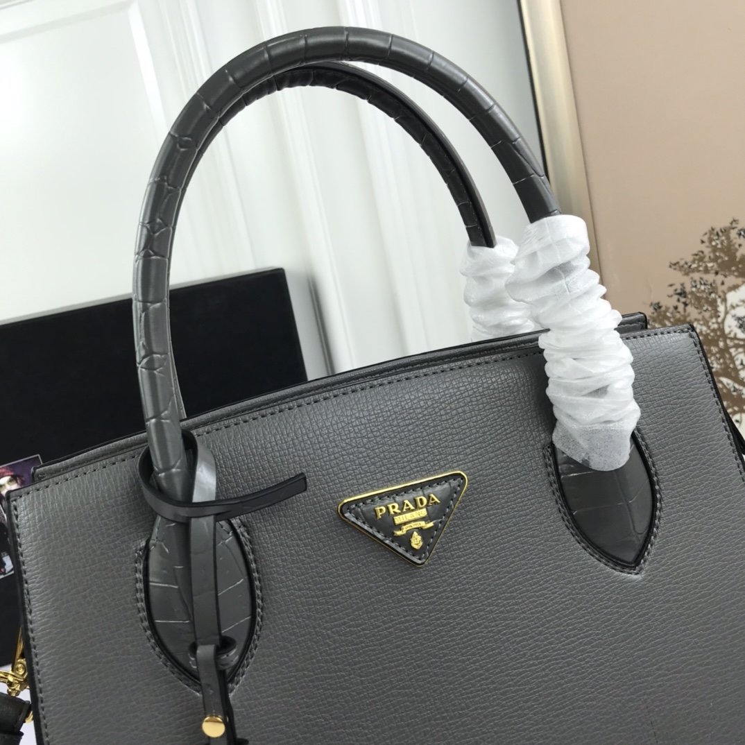 送料無料 Prada プラダ  バッグ 実物の写真 スーパーコピーバッグN品代引き対応国内発送後払い安全必ず届く信用できるサイト