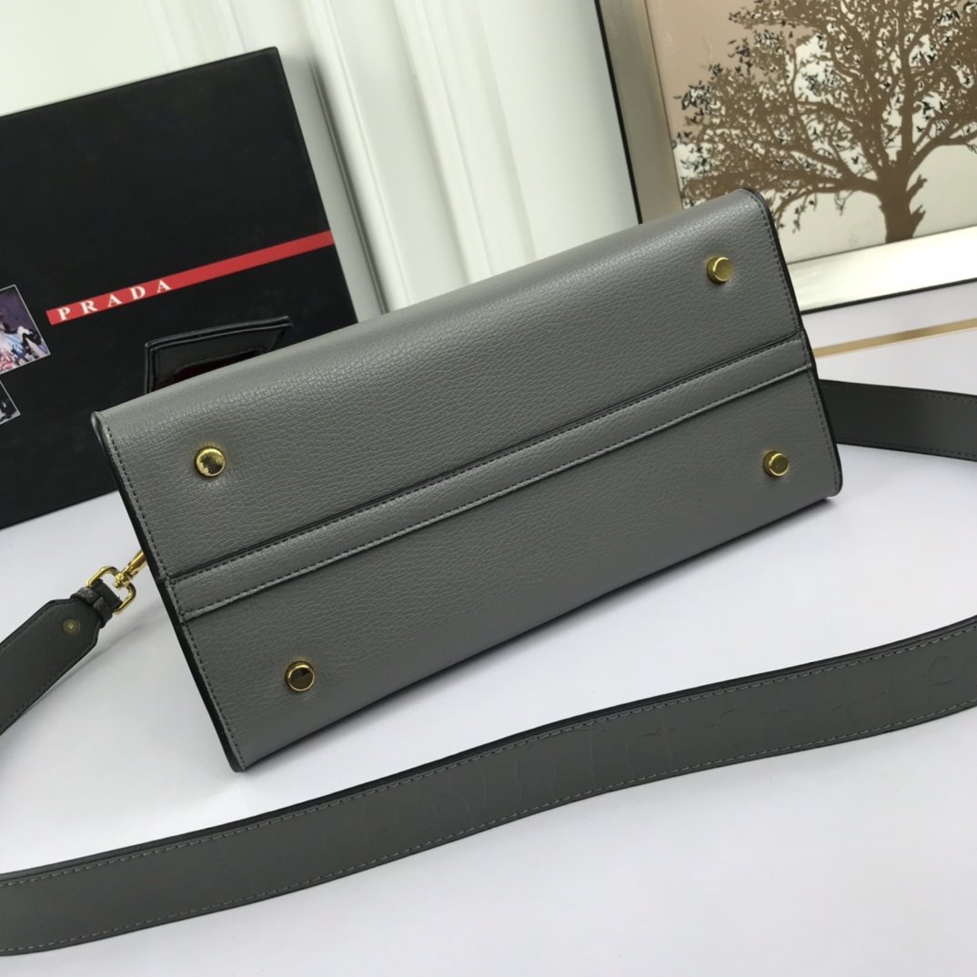 送料無料 Prada プラダ  バッグ 実物の写真 スーパーコピーバッグN品代引き対応国内発送後払い安全必ず届く信用できるサイト