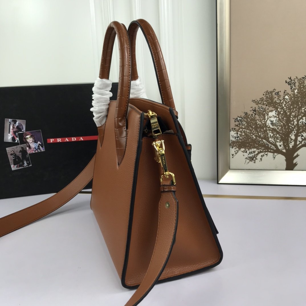 送料無料 Prada プラダ  バッグ 実物の写真 スーパーコピーバッグN品代引き対応国内発送後払い安全必ず届く信用できるサイト