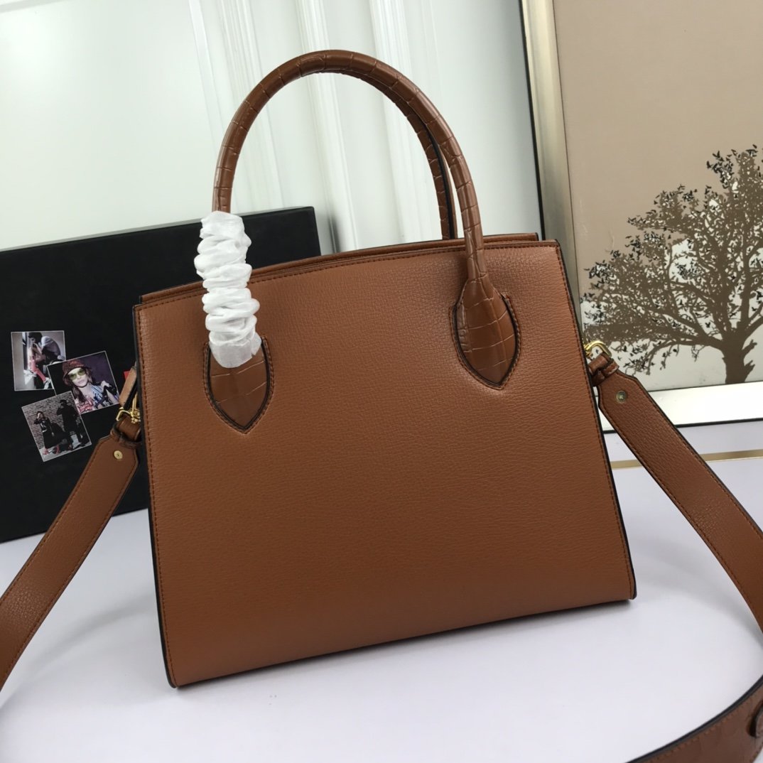 送料無料 Prada プラダ  バッグ 実物の写真 スーパーコピーバッグN品代引き対応国内発送後払い安全必ず届く信用できるサイト