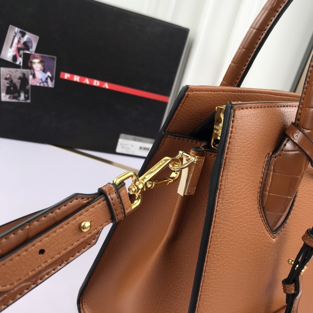 送料無料 Prada プラダ  バッグ 実物の写真 スーパーコピーバッグN品代引き対応国内発送後払い安全必ず届く信用できるサイト