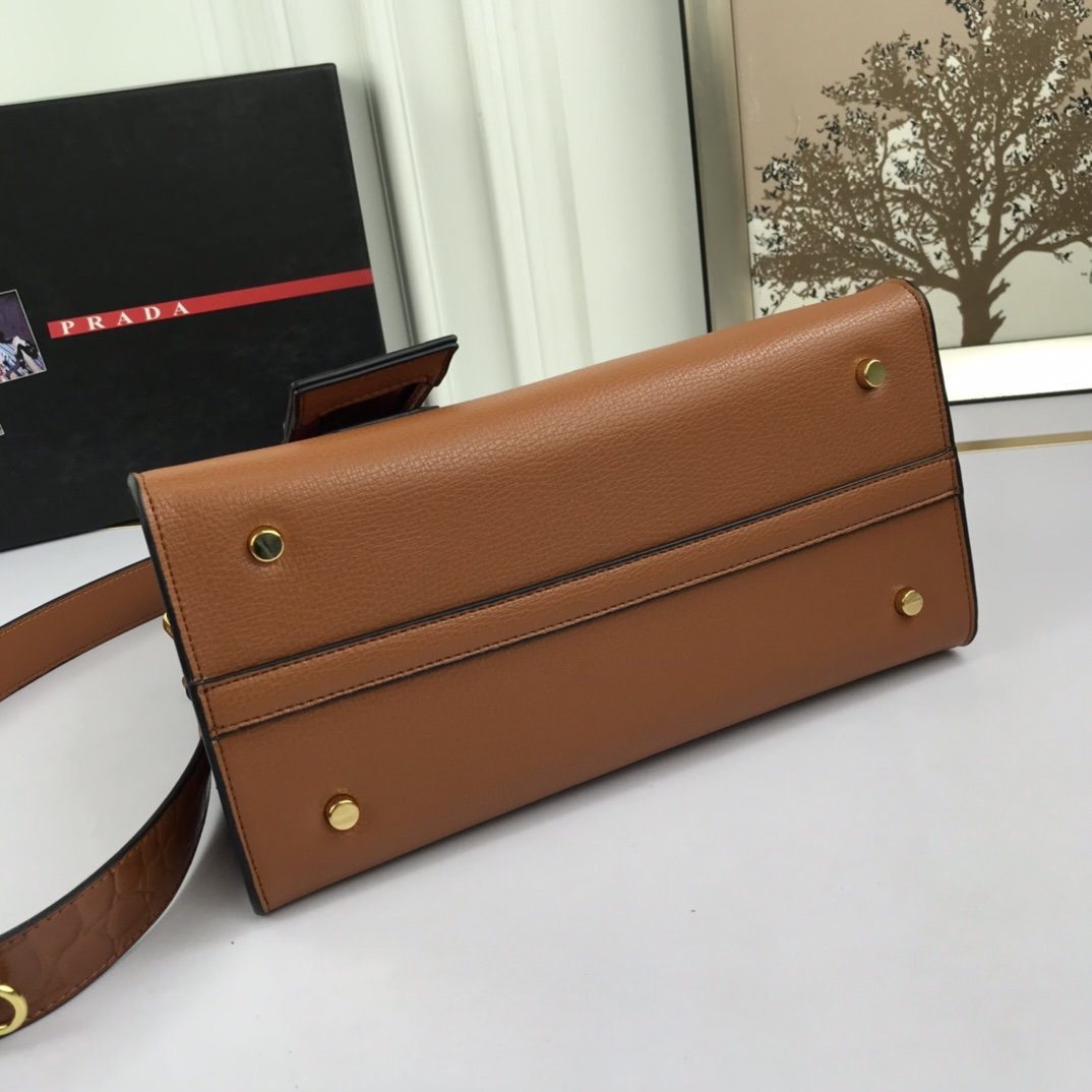送料無料 Prada プラダ  バッグ 実物の写真 スーパーコピーバッグN品代引き対応国内発送後払い安全必ず届く信用できるサイト