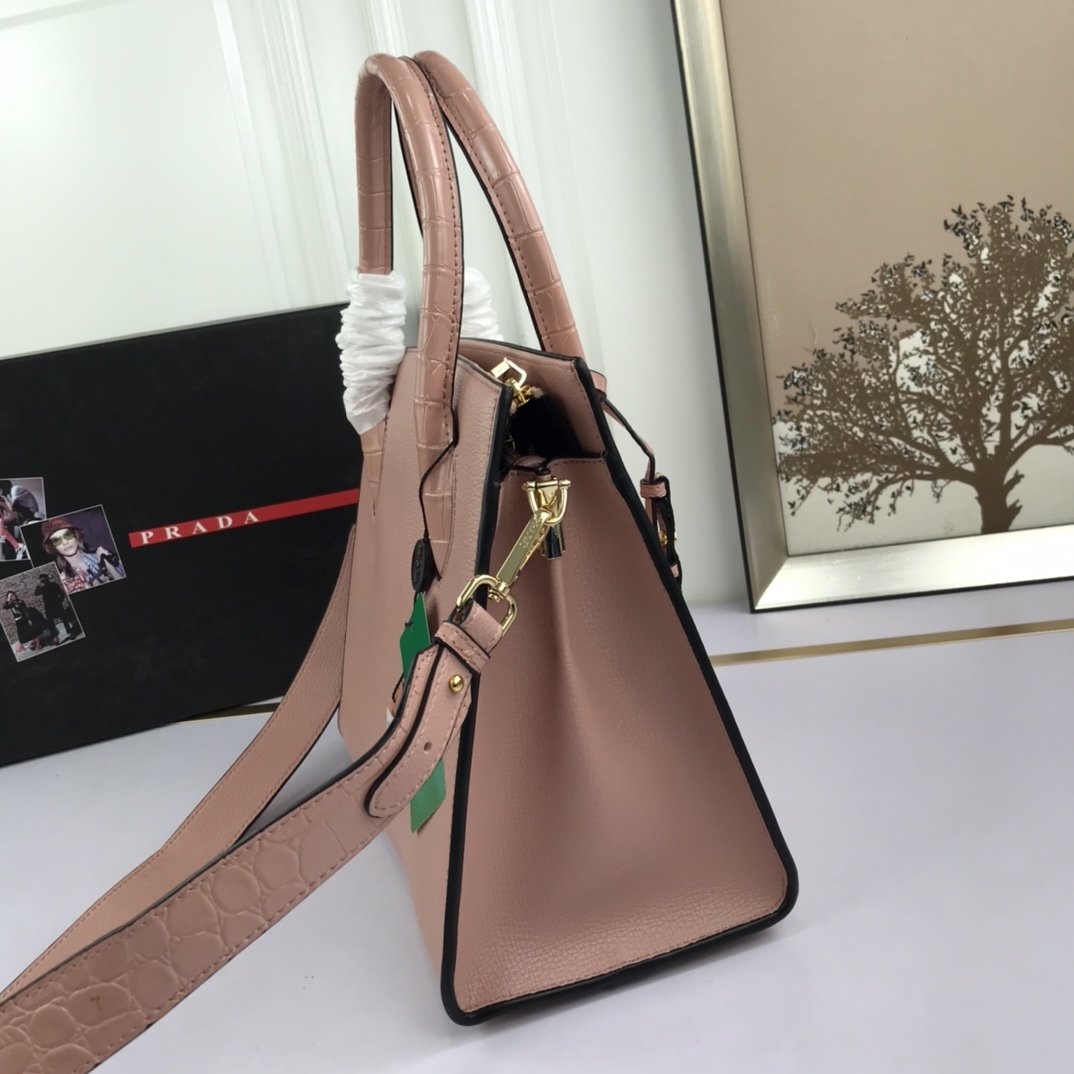 送料無料 Prada プラダ  バッグ 実物の写真 スーパーコピーバッグN品代引き対応国内発送後払い安全必ず届く信用できるサイト