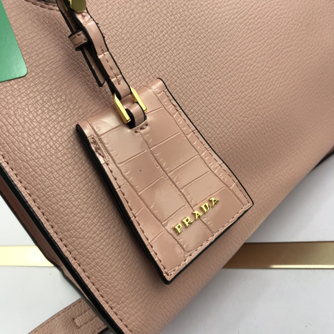 送料無料 Prada プラダ  バッグ 実物の写真 スーパーコピーバッグN品代引き対応国内発送後払い安全必ず届く信用できるサイト
