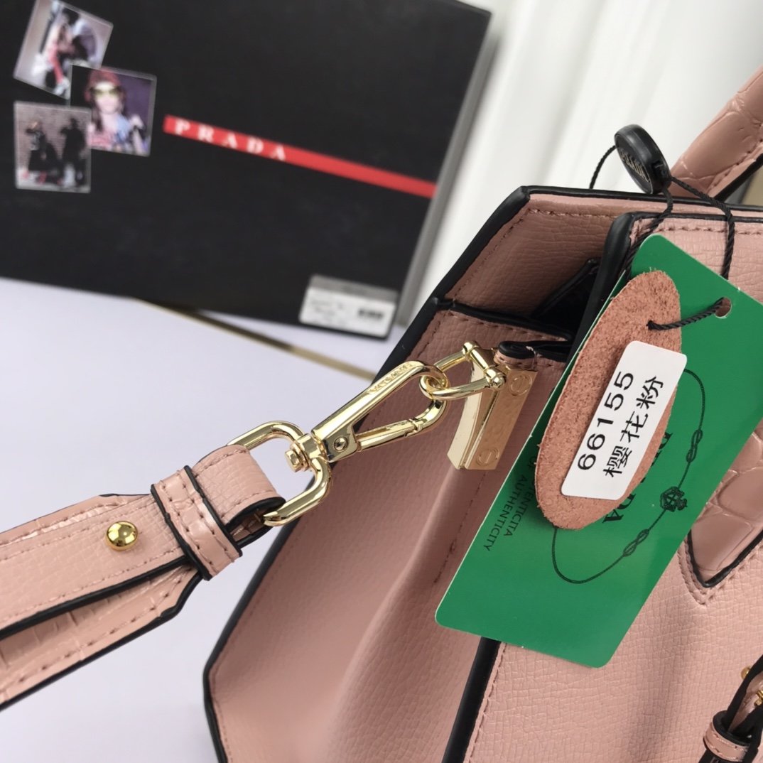 送料無料 Prada プラダ  バッグ 実物の写真 スーパーコピーバッグN品代引き対応国内発送後払い安全必ず届く信用できるサイト