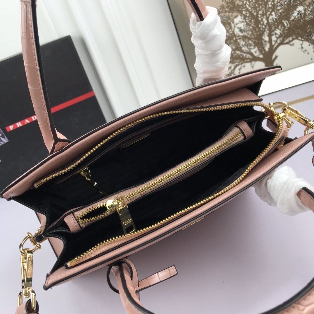 送料無料 Prada プラダ  バッグ 実物の写真 スーパーコピーバッグN品代引き対応国内発送後払い安全必ず届く信用できるサイト