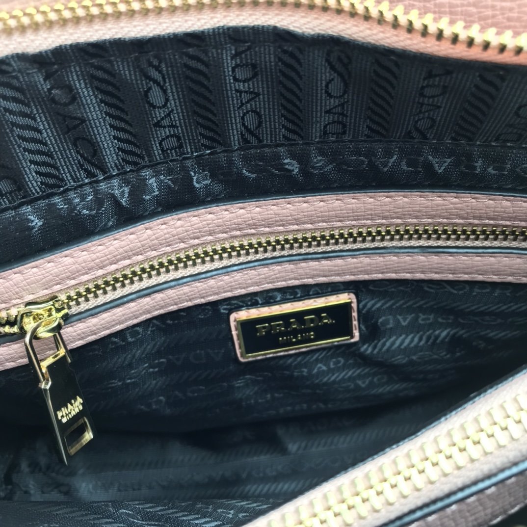 送料無料 Prada プラダ  バッグ 実物の写真 スーパーコピーバッグN品代引き対応国内発送後払い安全必ず届く信用できるサイト