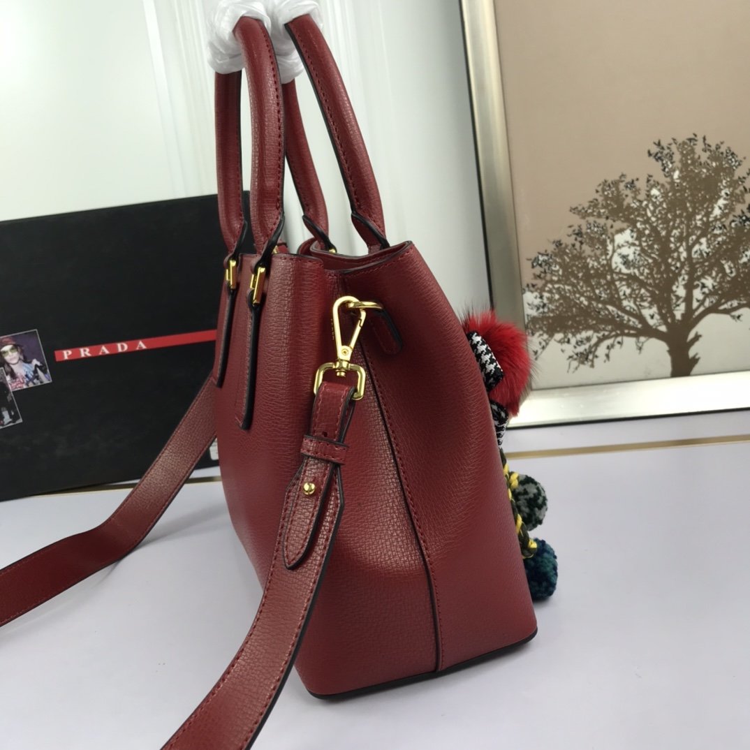 送料無料 Prada プラダ  バッグ 実物の写真 スーパーコピーバッグN品代引き対応国内発送後払い安全必ず届く信用できるサイト