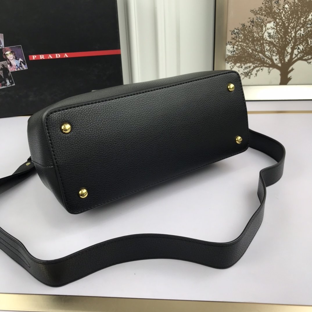 送料無料 Prada プラダ  バッグ 実物の写真 スーパーコピーバッグN品代引き対応国内発送後払い安全必ず届く信用できるサイト