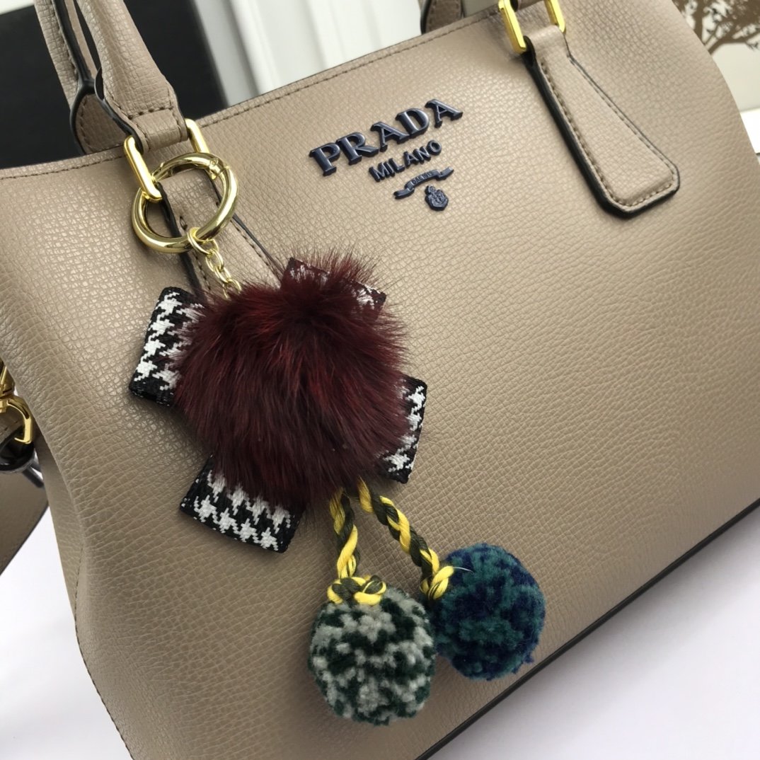 送料無料 Prada プラダ  バッグ 実物の写真 スーパーコピーバッグN品代引き対応国内発送後払い安全必ず届く信用できるサイト