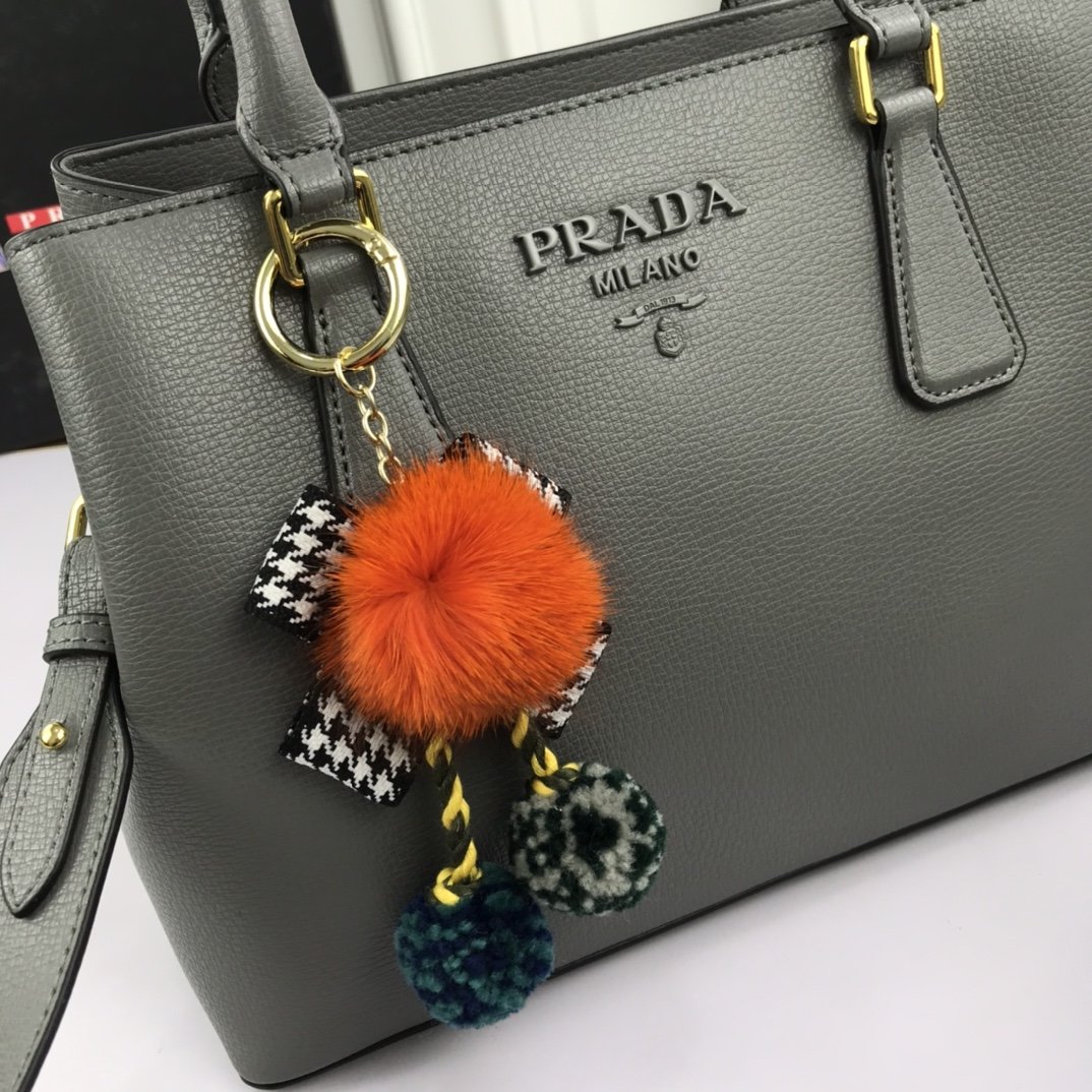 送料無料 Prada プラダ  バッグ 実物の写真 スーパーコピーバッグN品代引き対応国内発送後払い安全必ず届く信用できるサイト