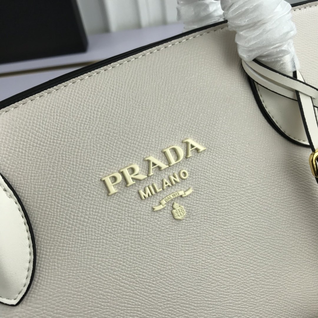 送料無料 Prada プラダ  バッグ 実物の写真 スーパーコピーバッグN品代引き対応国内発送後払い安全必ず届く信用できるサイト