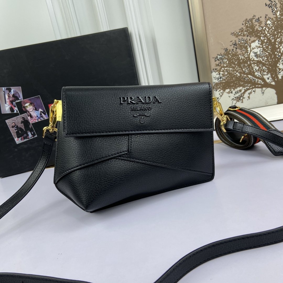 送料無料 Prada プラダ  バッグ 実物の写真 スーパーコピーバッグN品代引き対応国内発送後払い安全必ず届く信用できるサイト