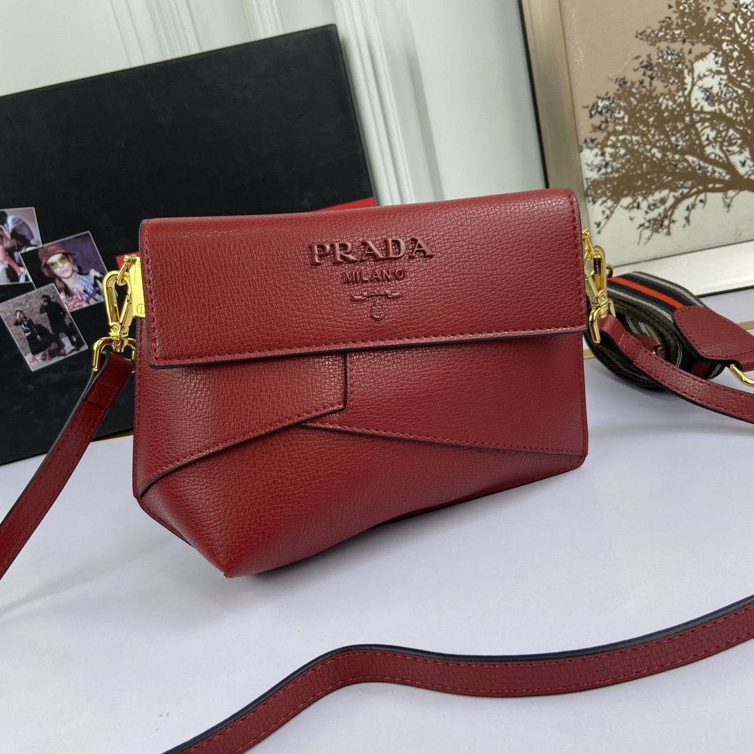 送料無料 Prada プラダ  バッグ 実物の写真 スーパーコピーバッグN品代引き対応国内発送後払い安全必ず届く信用できるサイト