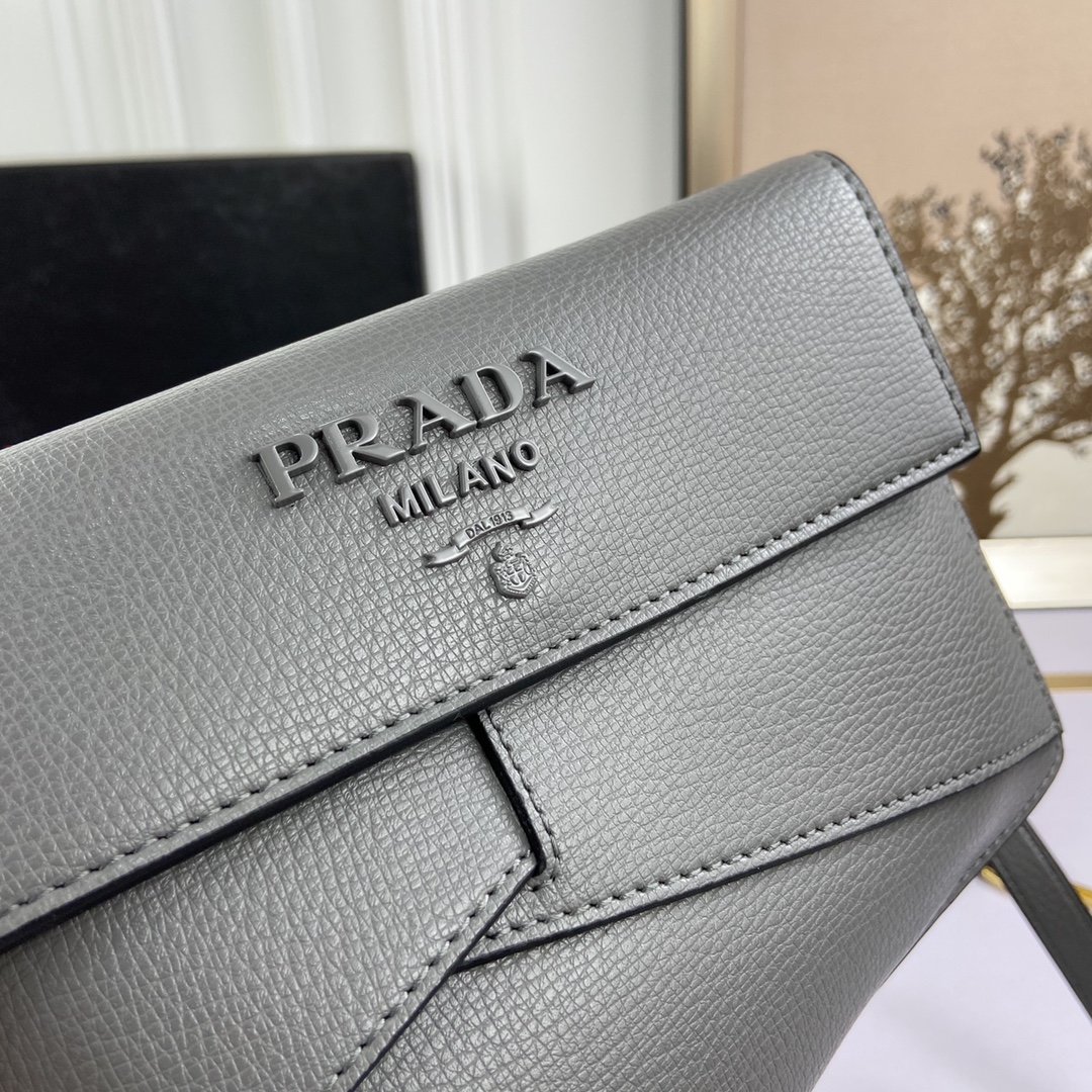 送料無料 Prada プラダ  バッグ 実物の写真 スーパーコピーバッグN品代引き対応国内発送後払い安全必ず届く信用できるサイト