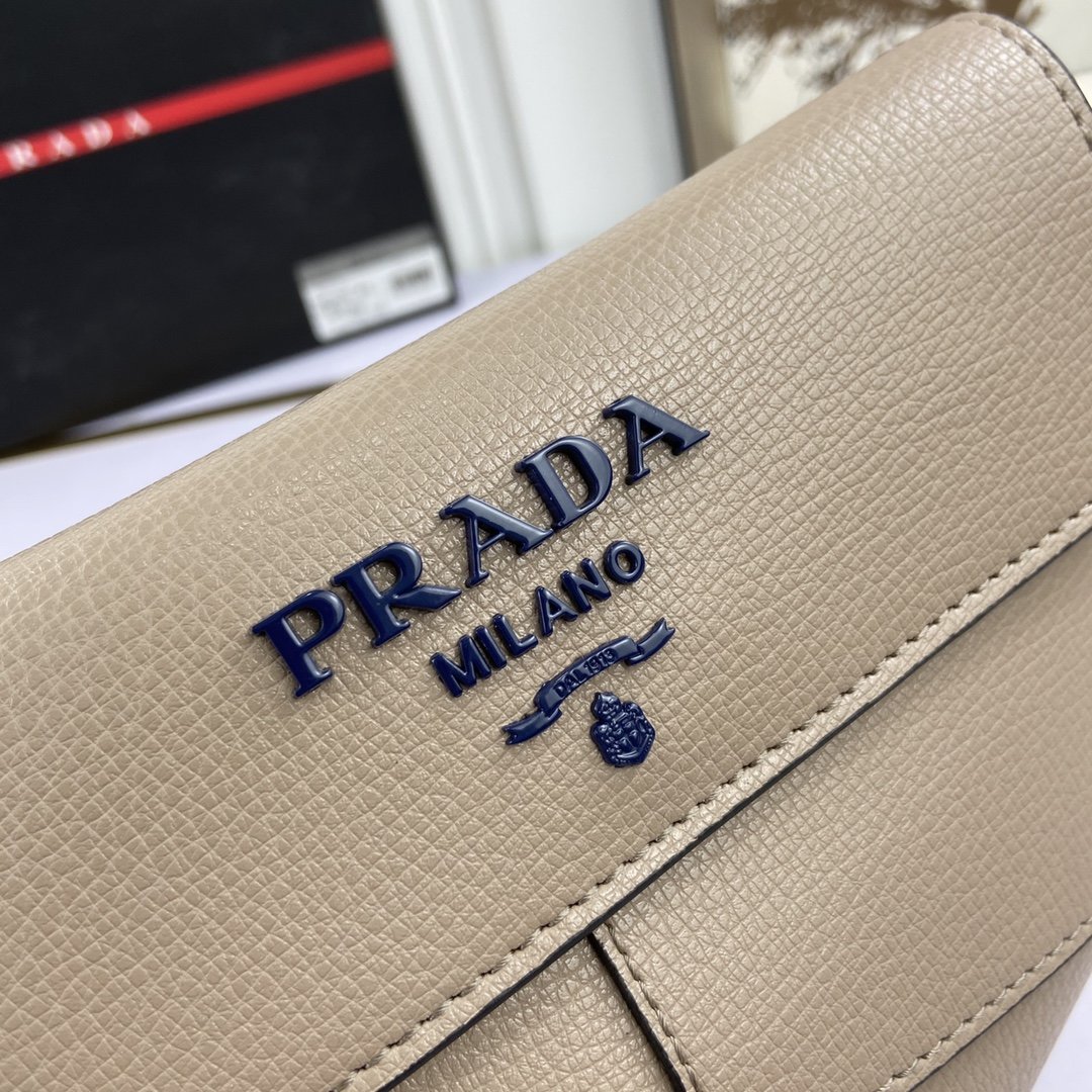 送料無料 Prada プラダ  バッグ 実物の写真 スーパーコピーバッグN品代引き対応国内発送後払い安全必ず届く信用できるサイト