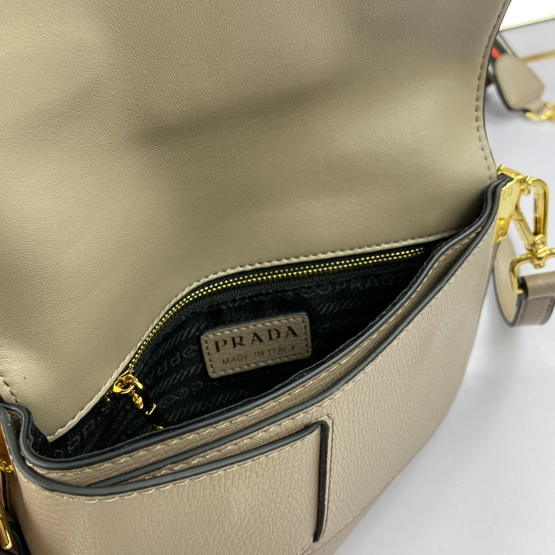 送料無料 Prada プラダ  バッグ 実物の写真 スーパーコピーバッグN品代引き対応国内発送後払い安全必ず届く信用できるサイト