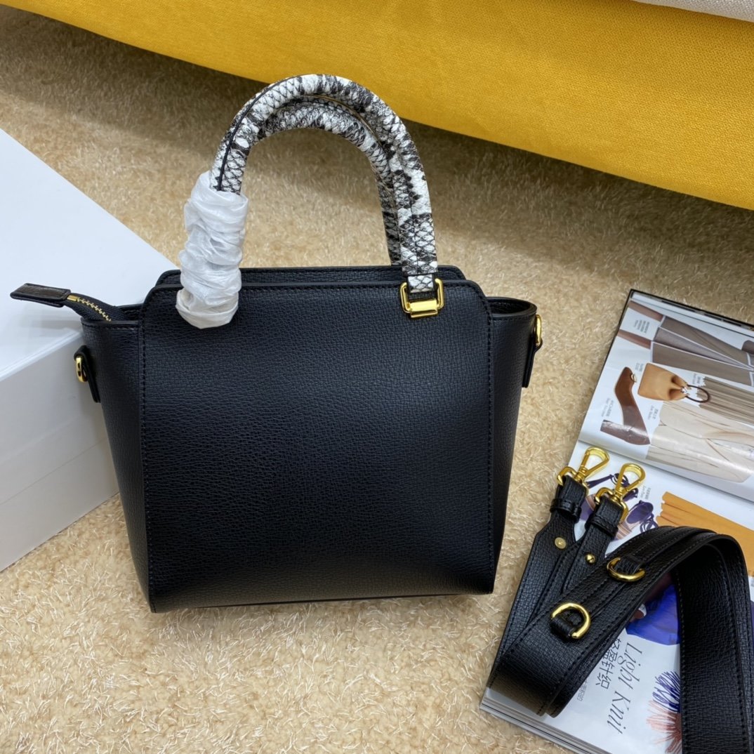 送料無料 Prada プラダ  バッグ 実物の写真 スーパーコピーバッグN品代引き対応国内発送後払い安全必ず届く信用できるサイト