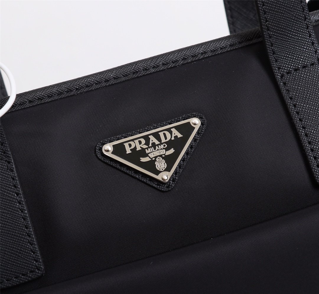 送料無料 Prada プラダ  バッグ 実物の写真 スーパーコピーバッグN品代引き対応国内発送後払い安全必ず届く信用できるサイト