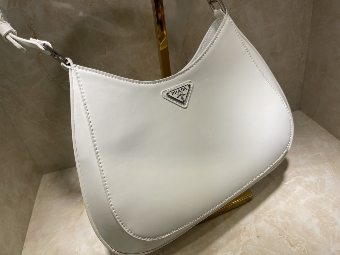 送料無料 Prada プラダ  バッグ 実物の写真 スーパーコピーバッグN品代引き対応国内発送後払い安全必ず届く信用できるサイト