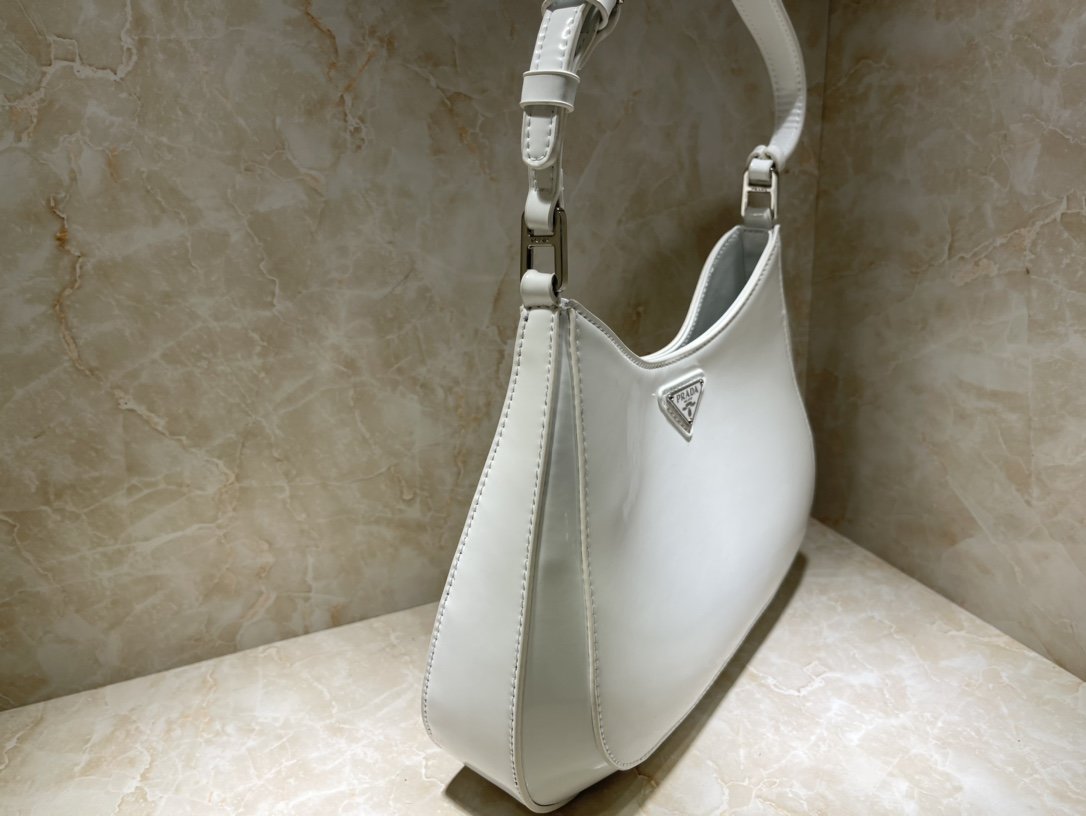 送料無料 Prada プラダ  バッグ 実物の写真 スーパーコピーバッグN品代引き対応国内発送後払い安全必ず届く信用できるサイト